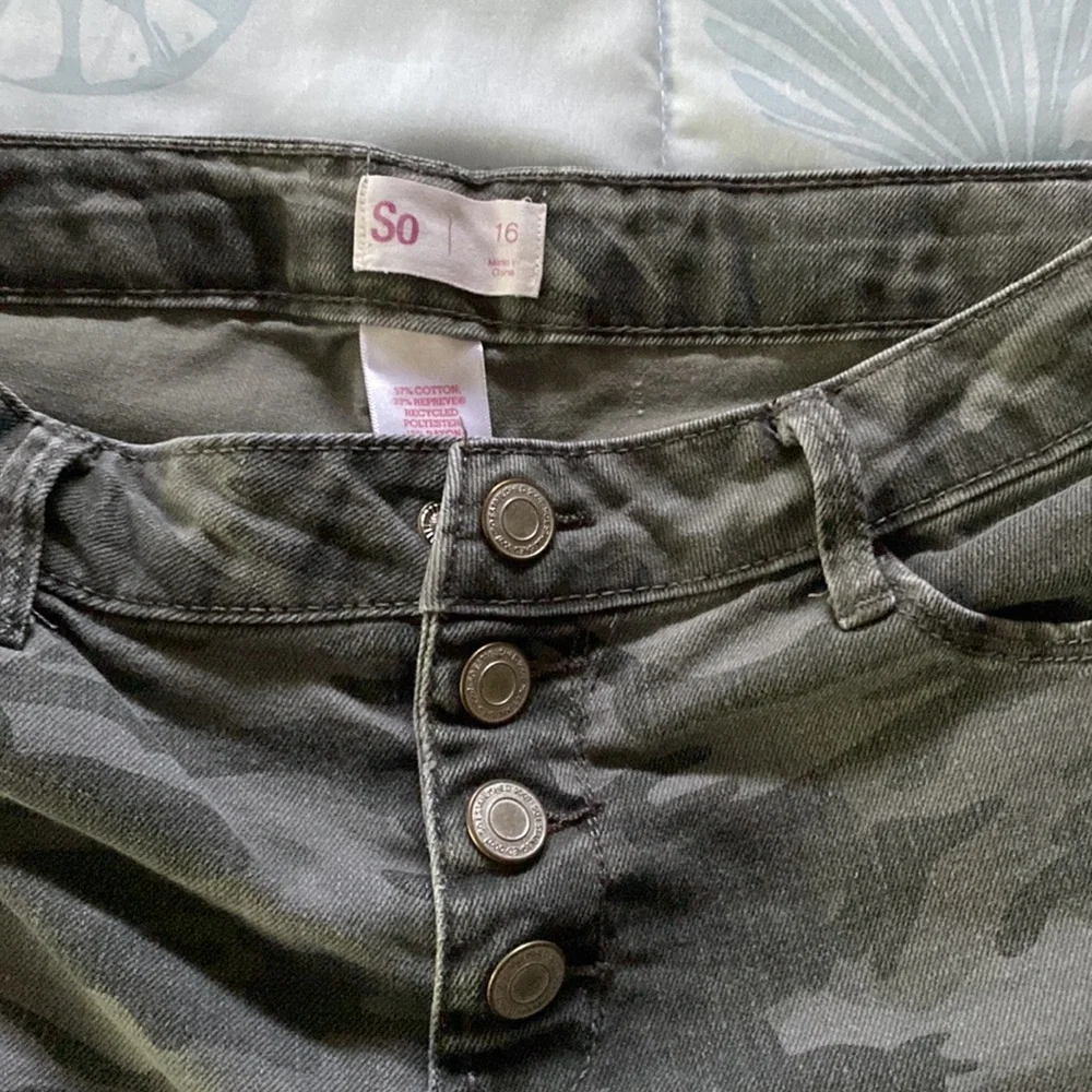 SO Camo Print Jeans, Size 16
